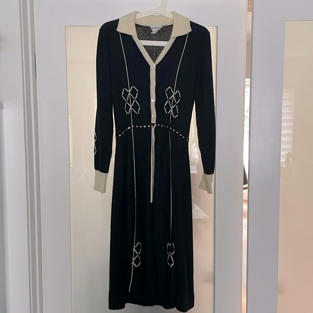 11-12 vintage International Boutique 100% Acrylic Sweater Dress, Stretchy + soft